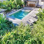 Mara Villa *
